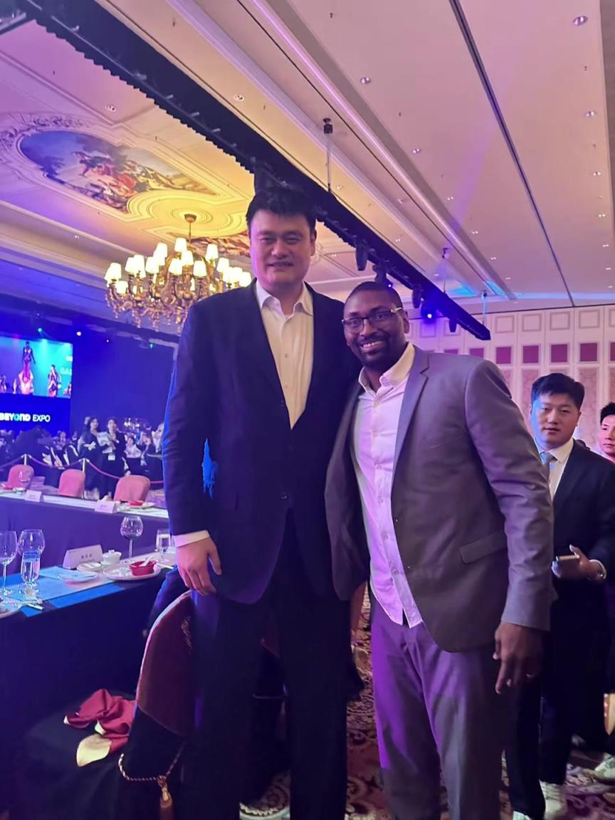 阿泰斯特曬與姚明合照：這是我最喜歡的隊友 姚?。?>
                                <div   id=