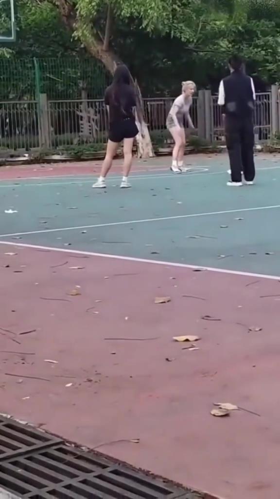 上來就背打女生的男人，真的活該沒有女朋友啊