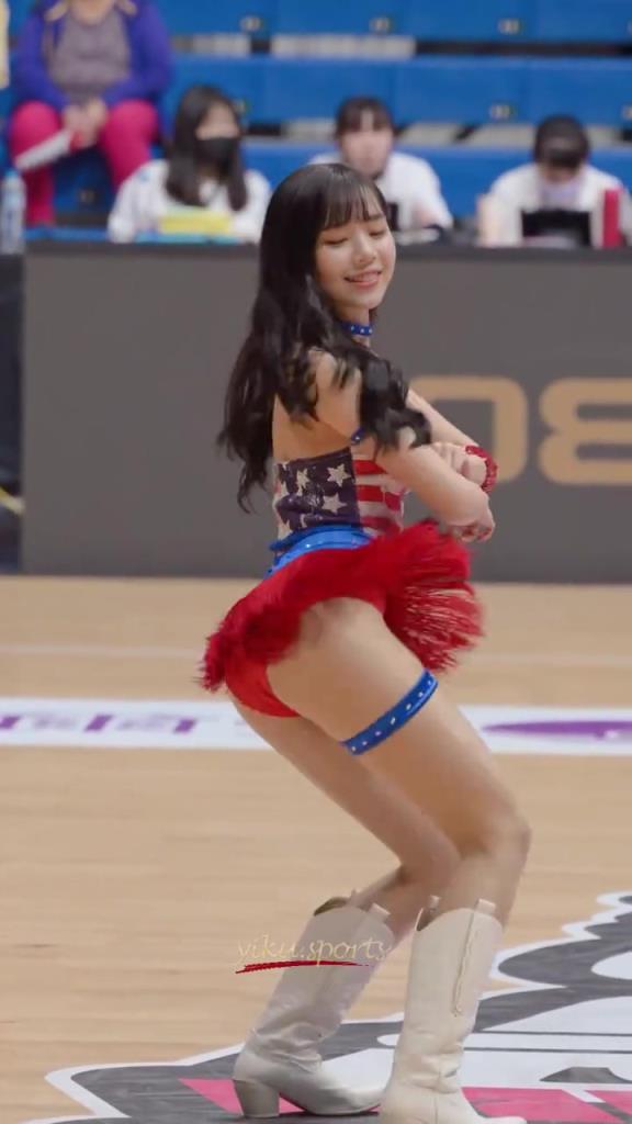 最好的啦啦隊(duì)小姐姐！自信，健康充滿活力！