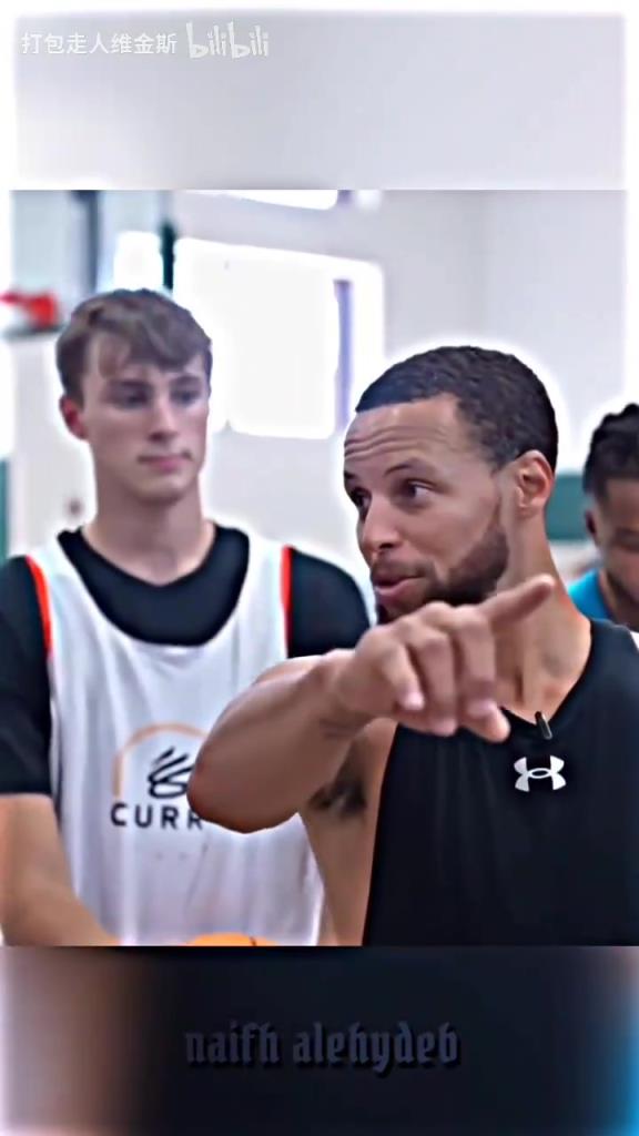 庫里：其實這個暴扣是我教的！當弗拉格出現(xiàn)在庫里的訓(xùn)練營！