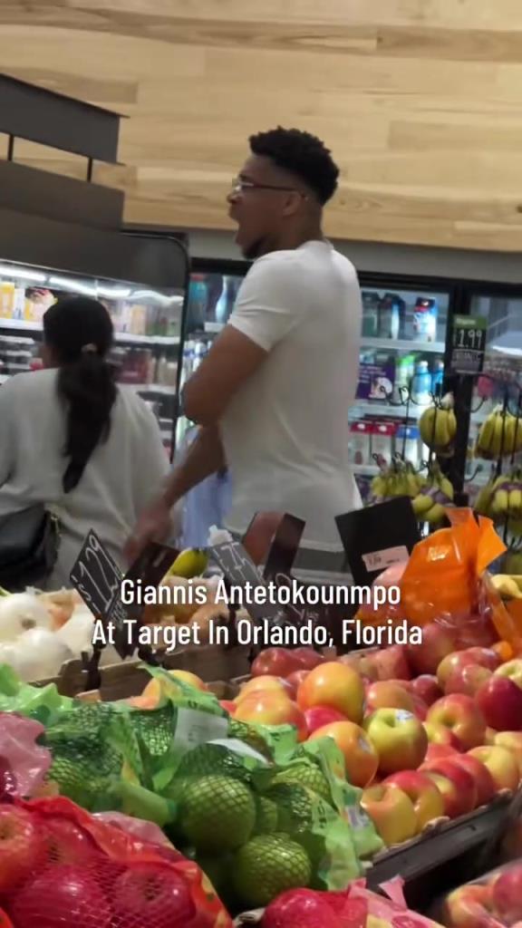 好男人??！字母哥在奧蘭多度假 陪妻子一起逛超市