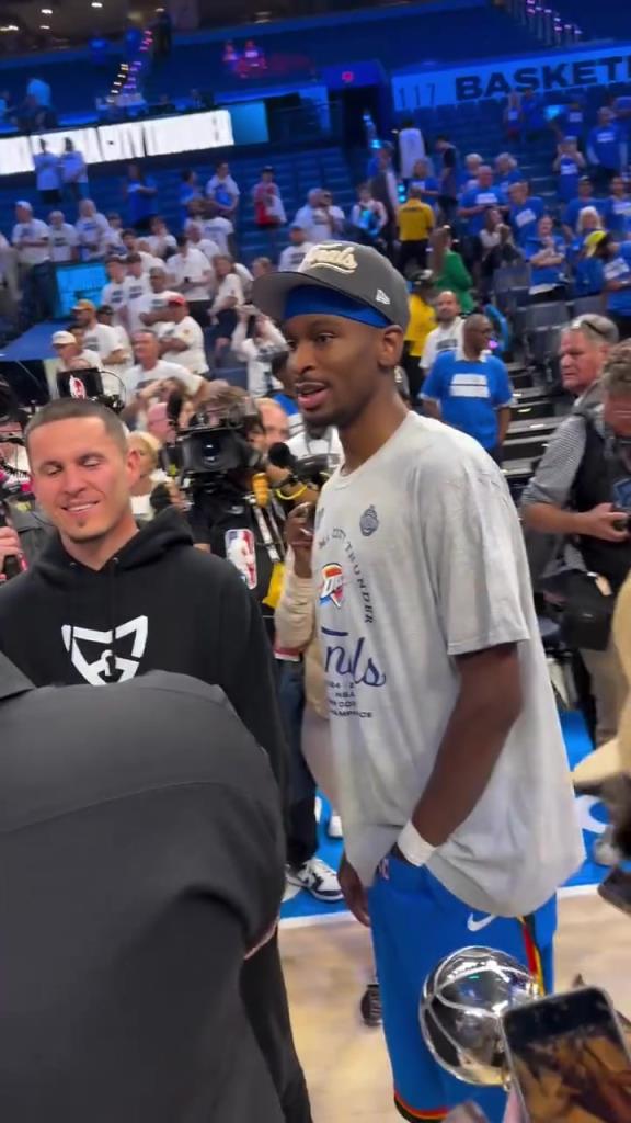 道理我都懂，但是為什么亞歷山大拿到MVP之后要掏襠